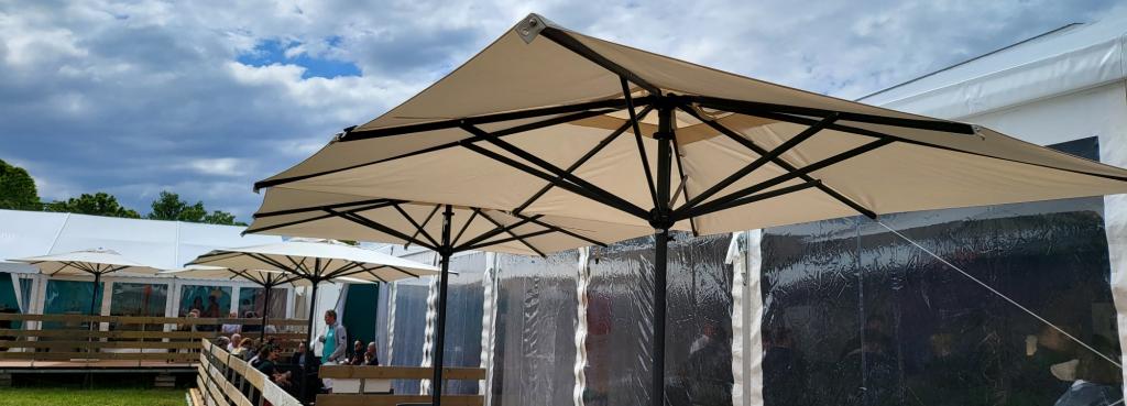 parasol terrasse éphémère festival restaurant